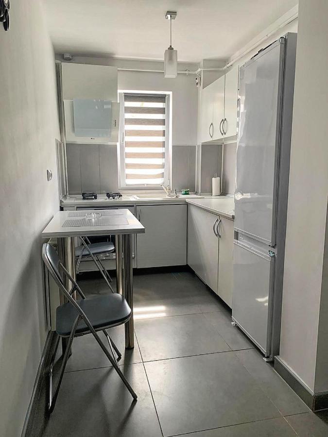 White & Elegant Luxury Apartament Apartment Крайова Екстериор снимка