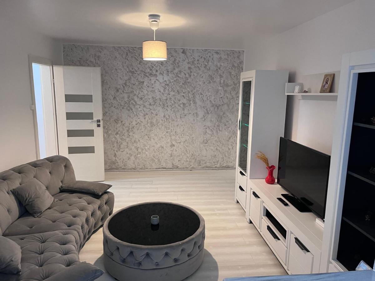 White & Elegant Luxury Apartament Apartment Крайова Екстериор снимка
